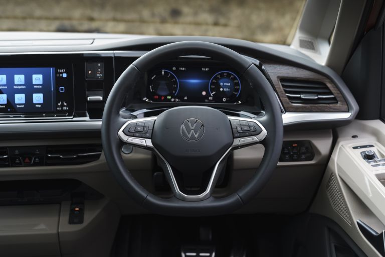 2022 Volkswagen Multivan - UK version 673944