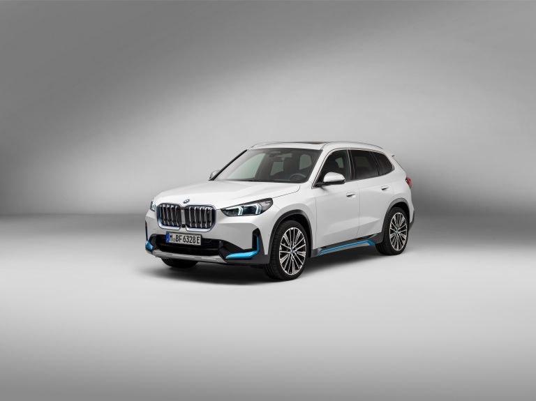 Live-Fotos aus Goodwood: BMW iX1 mit xLine in Frozen Pure Grey
