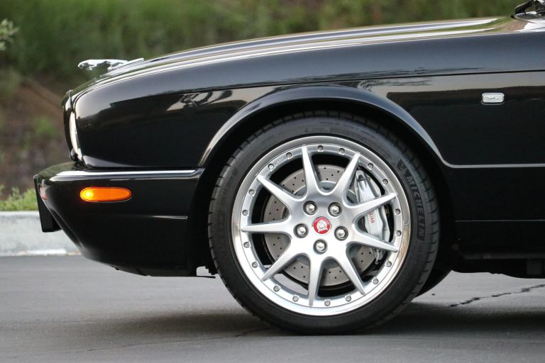 2002 Jaguar XJR 100 - USA version 708723