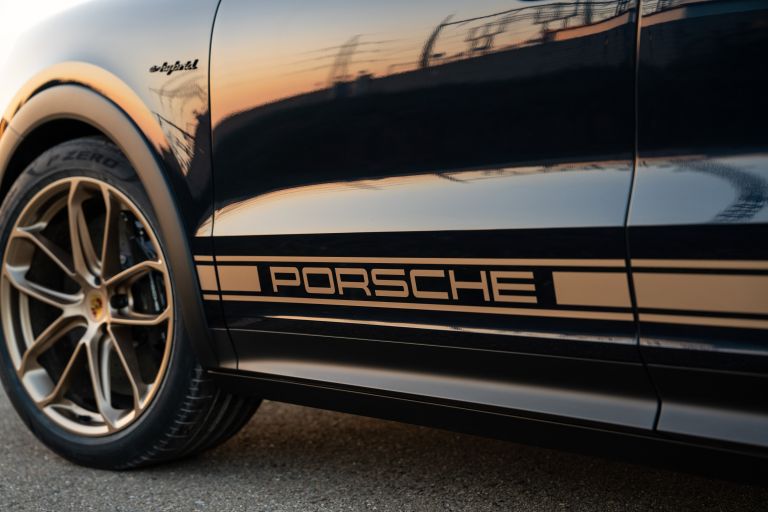 2024 Porsche Cayenne Turbo E-Hybrid Coupé with GT Package 742674