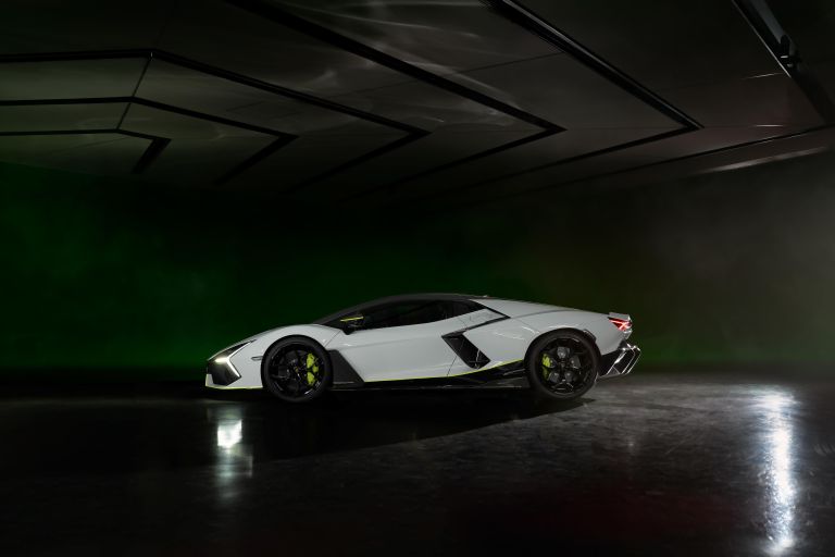 2024 Lamborghini Revuelto Arena Ad Personam 759259
