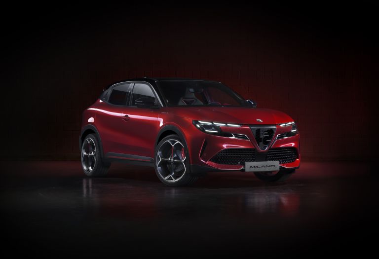 2025 Alfa Romeo Milano 759708