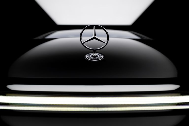 2025 Mercedes-Benz EQS 759875