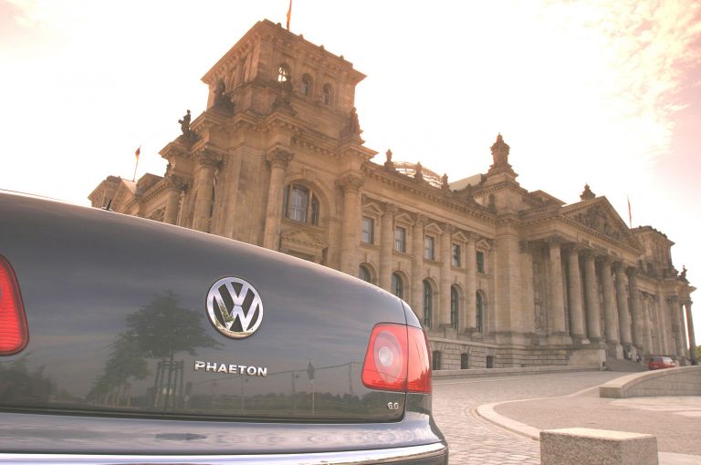 2004 Volkswagen Phaeton 528235