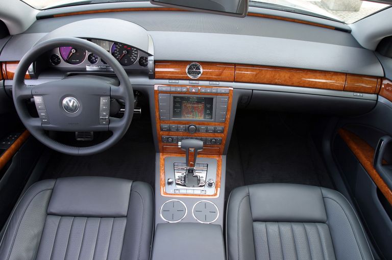 2004 Volkswagen Phaeton 528246