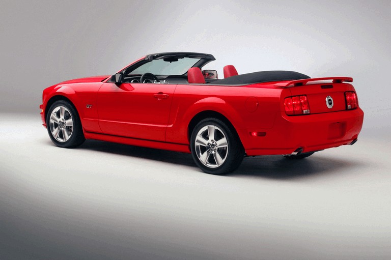 2005 Ford Mustang convertible 486939