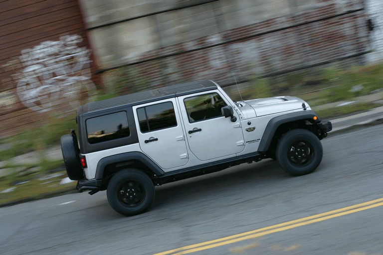 2011 Jeep Wrangler - Call of Duty - MW3 special edition 311455