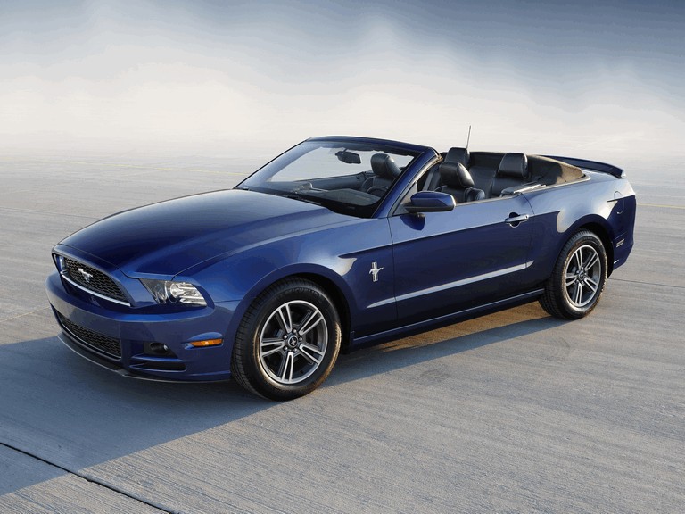 2013 Ford Mustang convertible 321896