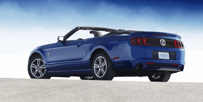 2013 Ford Mustang convertible 321898