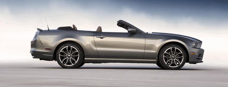2013 Ford Mustang GT convertible 321876