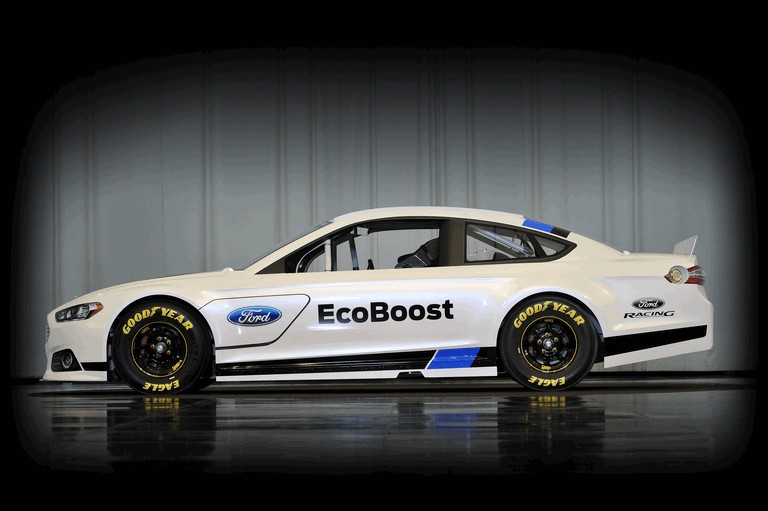 2013 Ford Fusion NASCAR Sprint Cup Car 330259